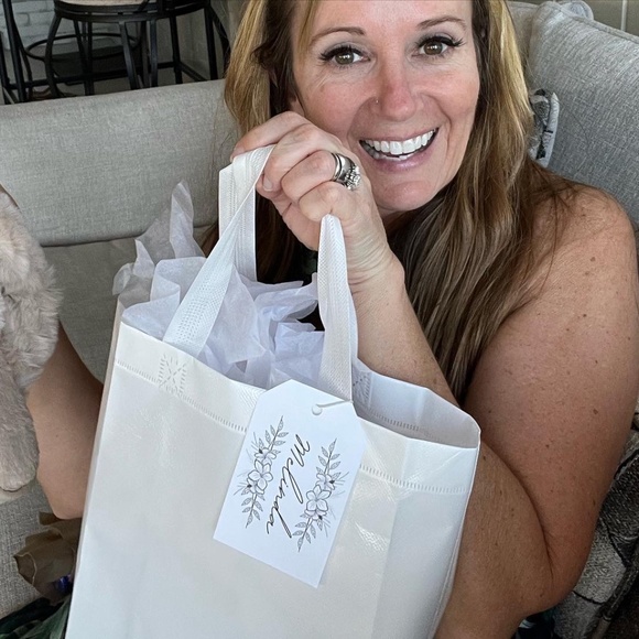 Meet your Posher, Melinda - Picture 3 of 3